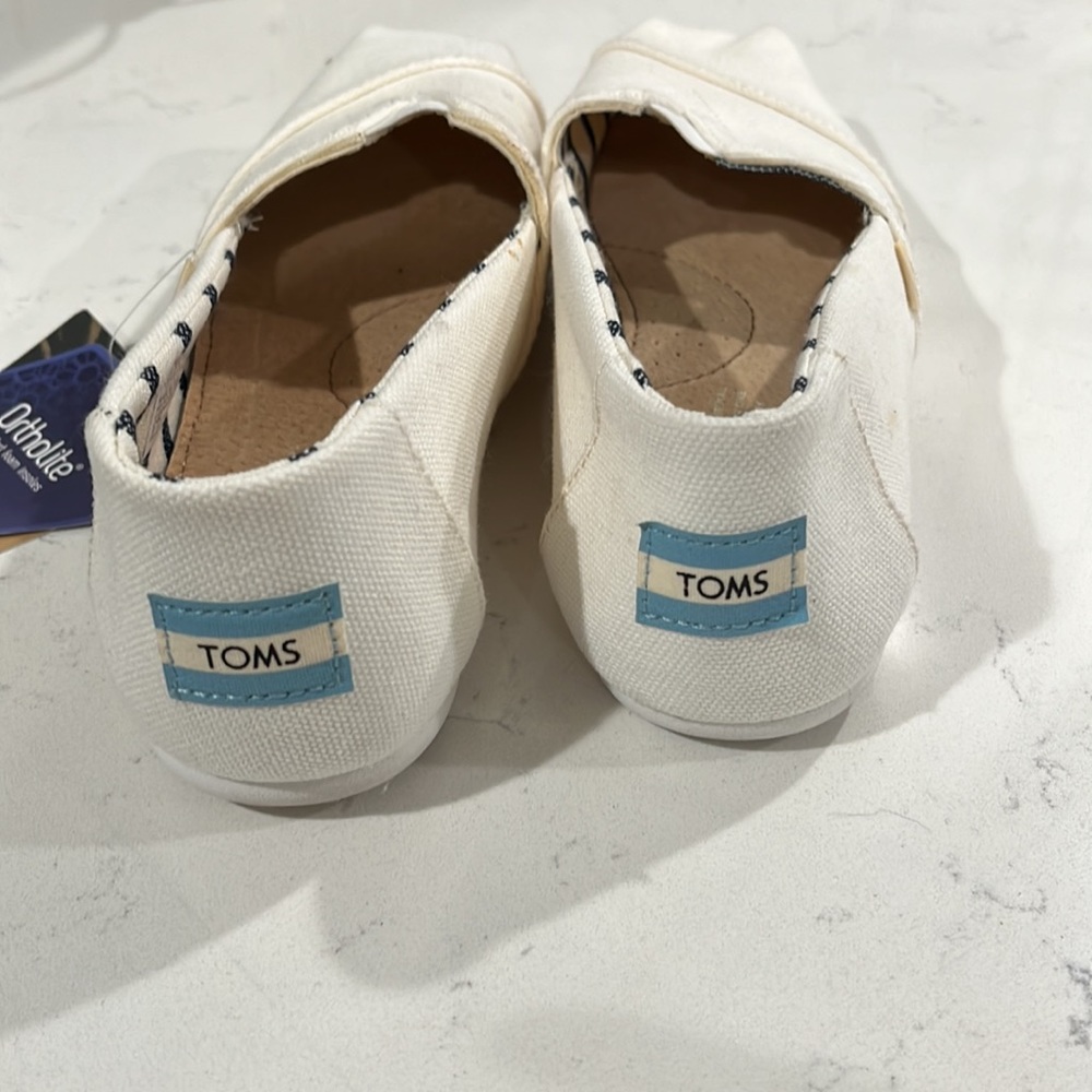 TOMS - Picture 2 of 6